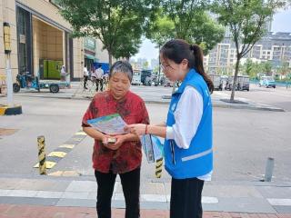 济宁市任城区南张街道悦来社区开展“预付消费陷阱多、擦亮眼睛别出错”宣传活动