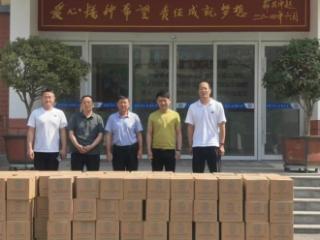 清泉润心田 助力中考梦——蒙阴县第六建筑公司爱心捐赠矿泉水助力中考