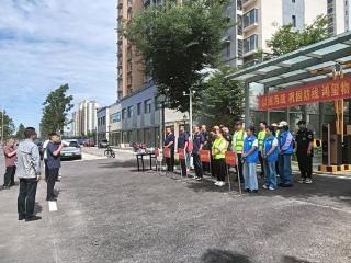 济宁市任城区南张街道红星西路社区开展“以练为战 巩固防线”防汛应急演练活动