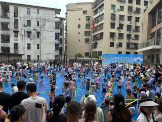 上饶市广信区第一保育院举办亲子趣味戏水活动
