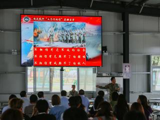 河南地矿职业学院赴双拥共建部队开展慰问演出