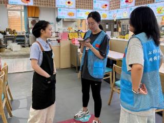 济南市莱芜区凤城街道珍珠花园社区：整治夜间占道经营乱象 共建整洁有序街区环境