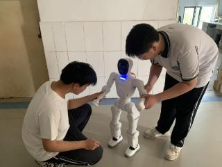 人机共舞 星途启航——山东省蒙阴第三中学探索人工智能体验课程