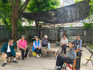济宁市任城区南张街道满庄社区：深入老旧小区走访协商 规范树木修剪消除安全隐患