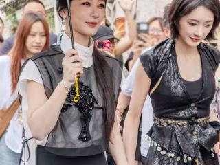 开屏遇皖|杨紫打卡“小李家”“敬爱堂”：希望大家多来西递玩