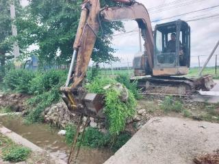 济南市莱芜区寨里镇韩王许村：机械清淤疏浚沟渠 筑牢汛期防汛防线