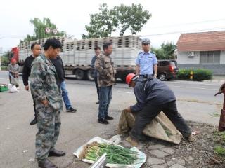 赶集不“添堵”！淄博博山交警联合执法整治集市占道乱象