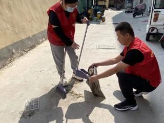 济宁市泗水县泗河街道仲子社区开展“清洁院落环境，守护共同家园”志愿服务活动