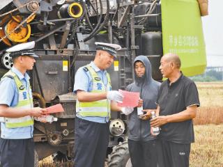 河北省373条“农机转运绿色通道”确保车辆快速通行