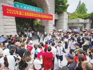 40万名考生奔赴高考考场 送考护考处处暖人心 愿考生们“忙有所获，种有所得”