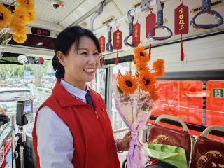 高考锦鲤请上车！郑州女车长连续13年打造陪考清凉驿站
