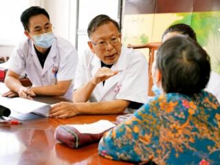 用22年温暖上万患癌家庭：袁希福的抗癌公益长征