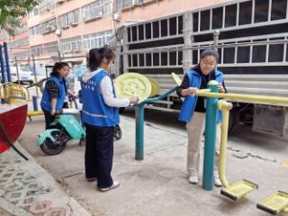 济宁市任城区金城街道梦圆社区开展“净美街区，环境微提升”背街小巷专项整治志愿服务活动
