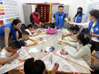 济宁市任城区金城街道兴东社区开展“童心绘纸鸢 快乐伴成长”志愿服务活动