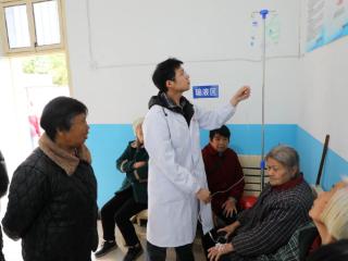 青春赴基层 仁心护乡梓——记上饶卫生健康职业学院毕业生扎根乡村的医者担当