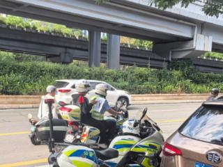 暖心护考！考生走错考点 交警紧急护送