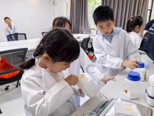 万象服务 润比邻：以文铸魂育少年，以行赋能聚青年