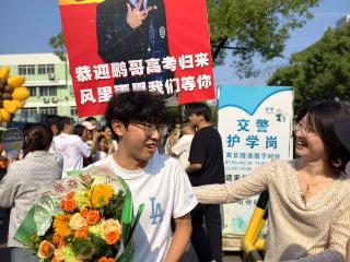 博士生姐姐为高考弟弟送上“收官惊喜”