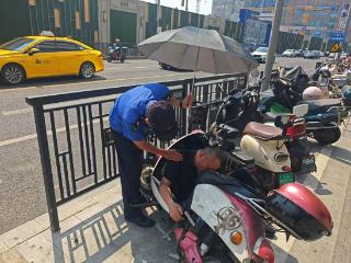 夏日暖心事|无锡梁溪城管巡查途中伸援手