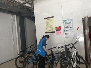 济宁市任城区南张街道满庄社区：整治楼道非机动车乱象 筑牢社区安全防线