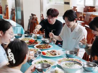 以美食践行！中南民大推出毕业限定餐