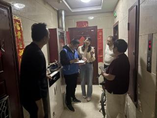 济宁市任城区南张街道悦诚社区：夜间走访不打烊，逐户敲门听民声