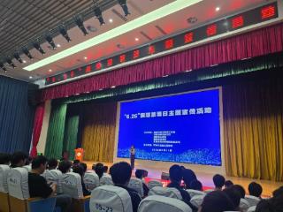 宣城禁毒宣传进校园：戴上VR体验戒断反应，学生直呼“太难受”