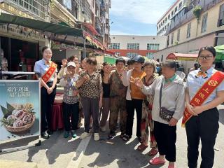 上饶银行鄱阳支行：端午送福暖市井 普惠金融润民心