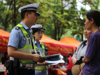 中考首日，合肥交警暖心护航