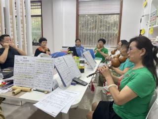 济宁市任城区阜桥街道解放路社区开展退役军人乐团文艺排练活动