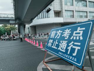 筑牢静音防护线！芜湖交警多措并举护航中考英语听力考试