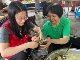 彩莲社区：粽叶飘香迎端午，温情暖心护民心