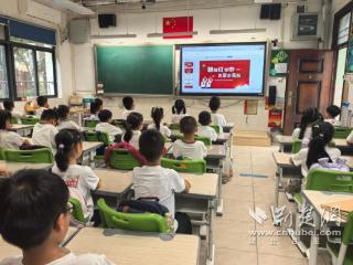 队旗添新员！神龙小学2026年首批少先队员光荣入队