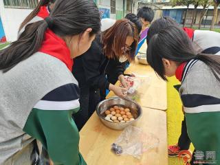 粽情煮蛋迎端午 民俗童趣润童心——薛城区临城实验小学开展端午节主题实践活动