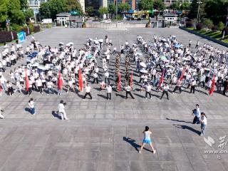 奔跑致敬青春！“我爱汉师”毕业环校跑激情开跑