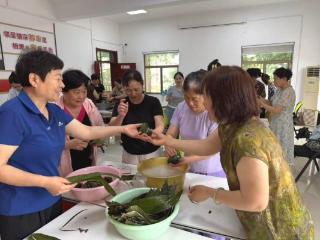 【我们的节日·端午节】济南市莱芜区凤城街道都市花园社区：粽香邻里暖 银社庆端阳