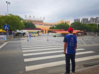 “蓝马甲”暖心护考 志愿服务为梦护航