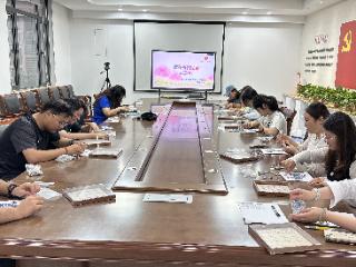 菁汇社区：巧手拼贴青花韵，传统文化润民心