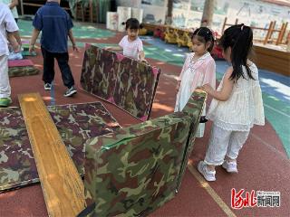 邢台市第一幼儿园户外体能建构活动 锻炼勇敢童心