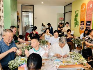 美颂社区：艾草清香迎端午，巧手制作纳吉祥