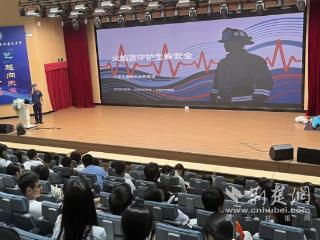 火焰蓝进校园 军山中学联合消防站上好防溺水安全课