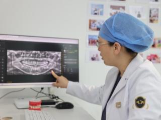 青岛正畸医生排名 审美好丨青岛正畸孙丽娜主任“1V1美学方案”，让微笑自然进阶！