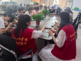 济宁市任城区李营街道苗营社区开展“欢聚社区话端午，手工香囊送安康”志愿服务活动