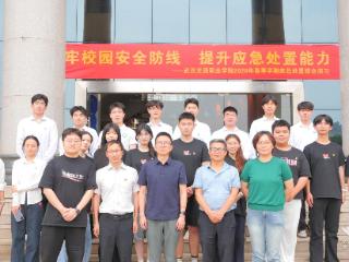 两校学子在"一站式"社区上了一堂特别的党课