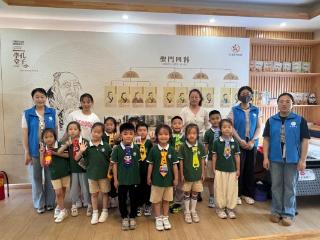 济宁市任城区阜桥街道红星新村社区开展“‘爸’气十足‘领’略爱意”手工活动