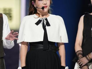 乘风五公舞台 乌兰图雅侧颜杀搭配戏腔演绎太惊艳