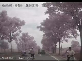 路遇老人摔倒受伤 公交驾驶员停车施救