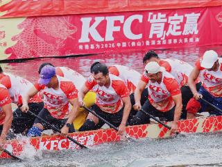 叠滘龙船漂移大赛“开飙” “KFC肯定赢·漖边龙船队”勇夺圣堂L弯桂冠