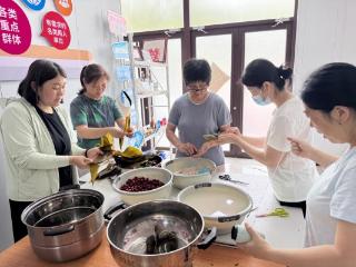 【我们的节日·端午节】济南市莱芜区凤城街道胜利社区：粽叶飘香迎端午 暖心走访送安康