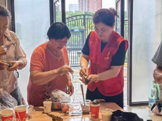 济宁太白湖新区许庄街道滨湖社区：粽叶飘香迎端午，邻里同乐共安康